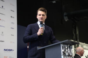 dr Michał Matlak podczas Drone World Expo Łukasiewicz- ITECH - polski think-tank Sieć Badawcza Łukasiewicz